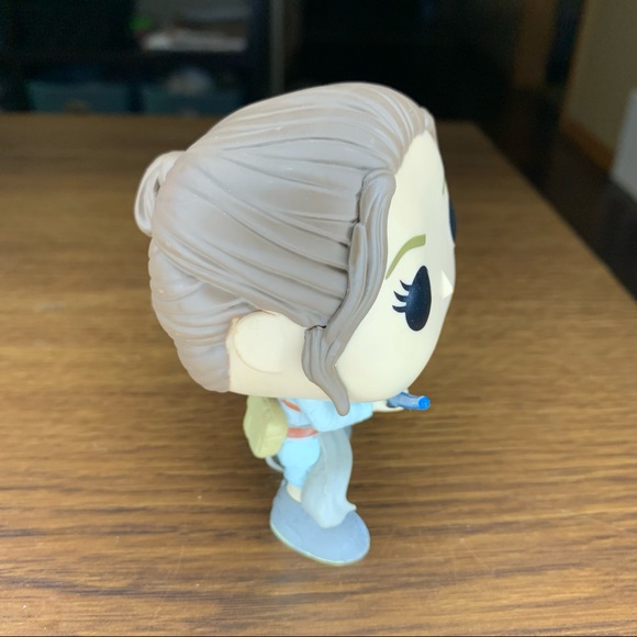 Funko POP Vinyl Bobble Head Figure- Star Wars- Rey With Light Saber #104 - Picture 4 of 6